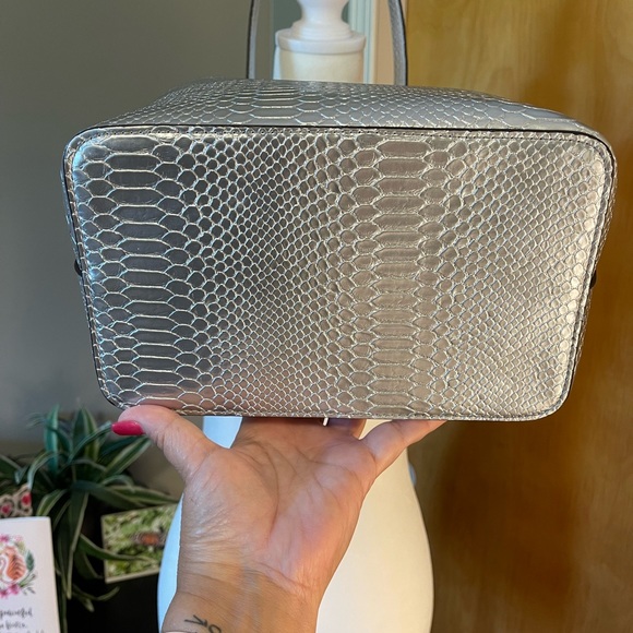 Silver Snake Skin CHAPS Handbag - Picture 4 of 6